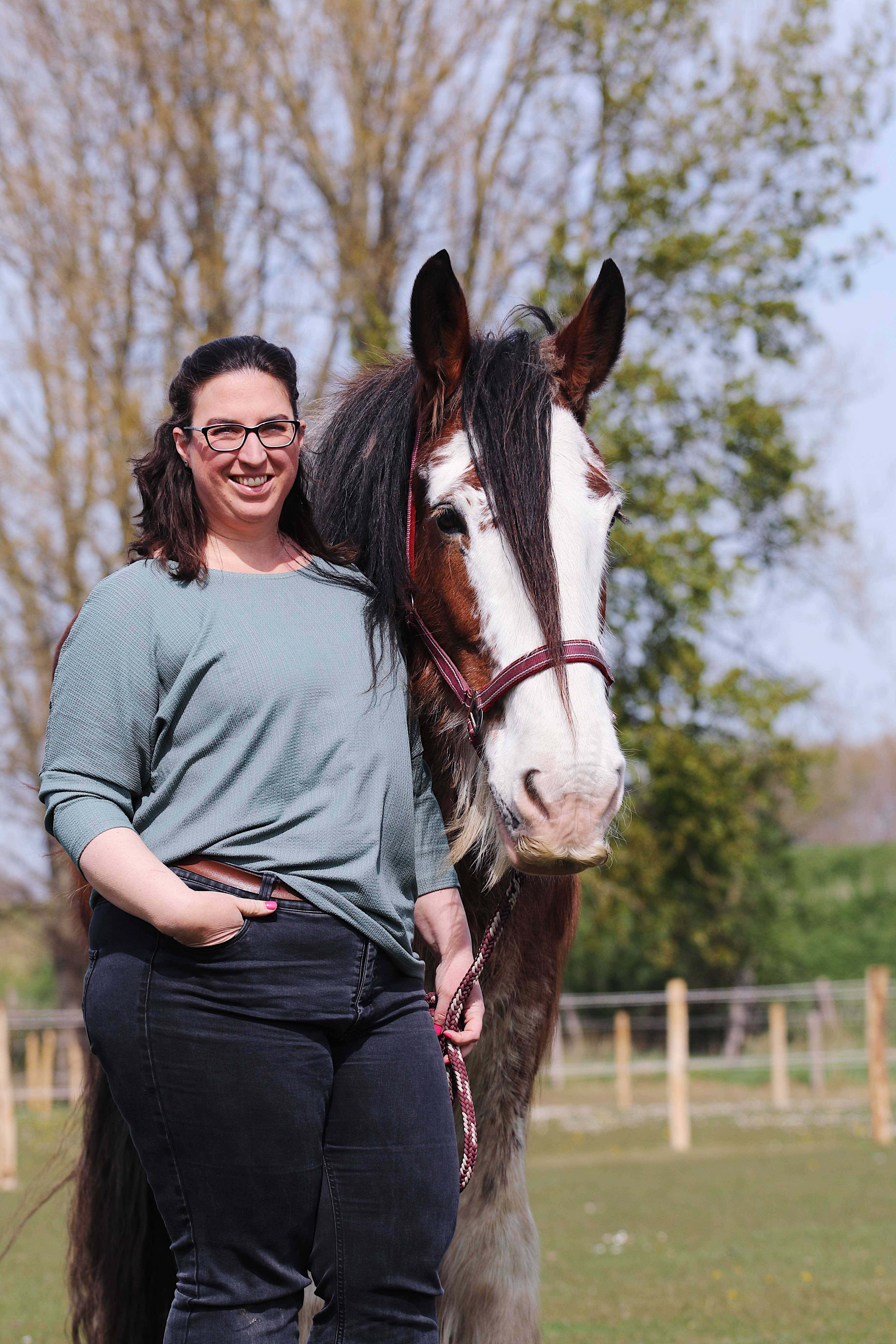 Floortje ontwikkelingspsycholoog, paardencoach, RMTI behandelaar